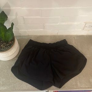 Lululemon Tracker Low-Rise Lined Short 4" Sz 6